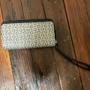 New guess wallet